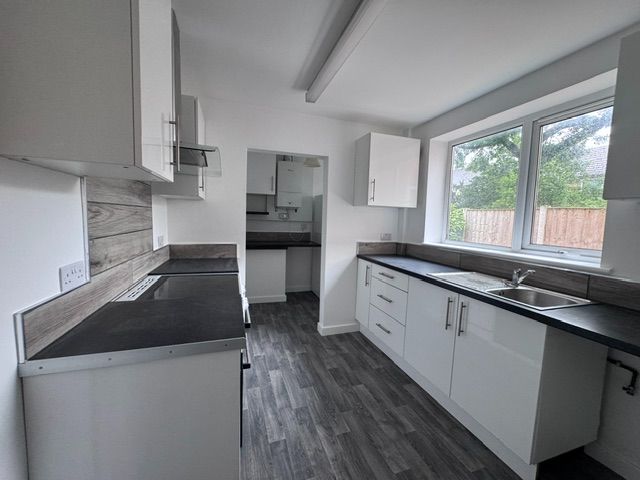 2 Bed Apartment Flat/apartment To Rent - Photograph 9