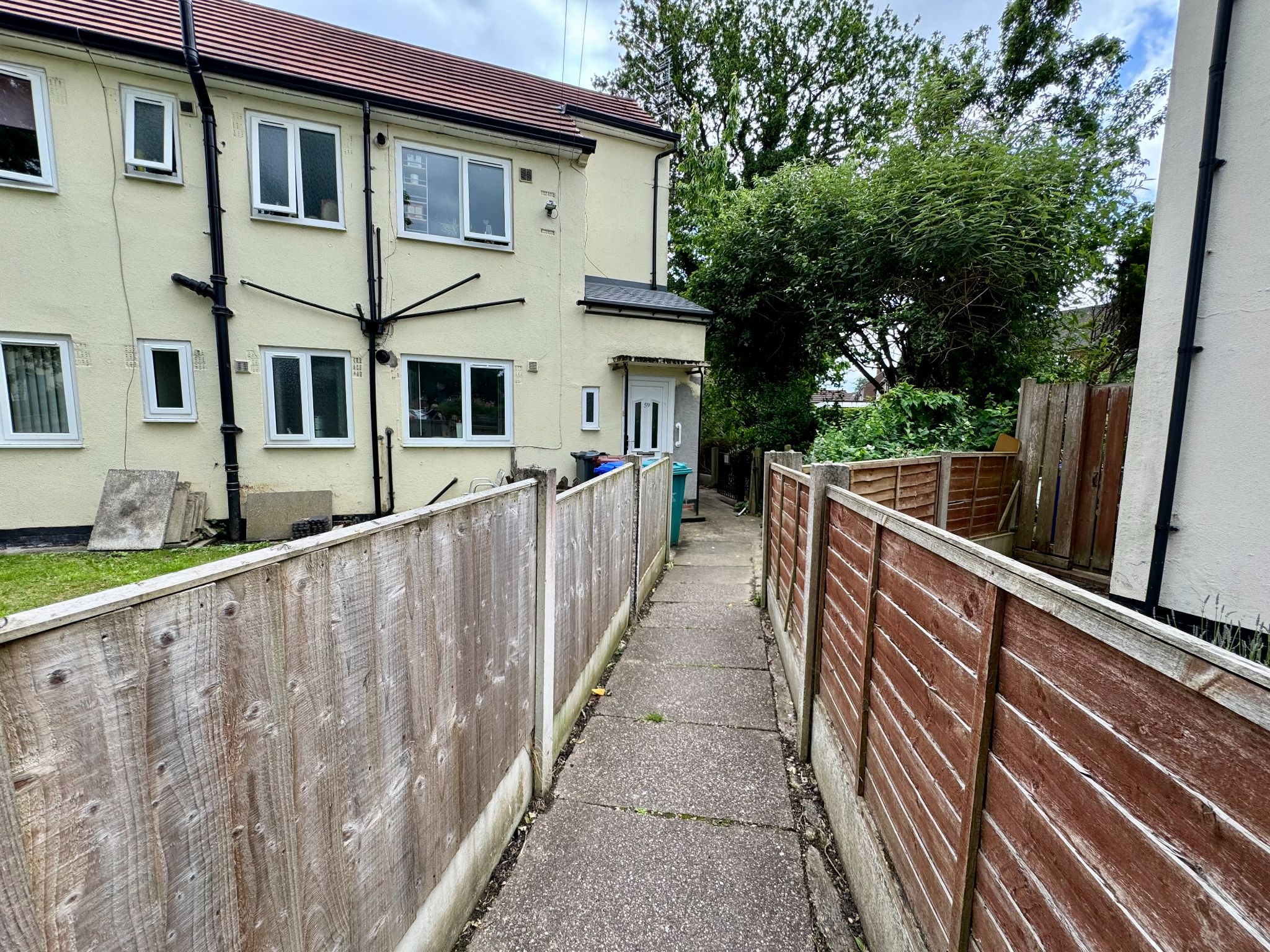 2 Bed Apartment Flat/apartment For Sale - Photograph 1