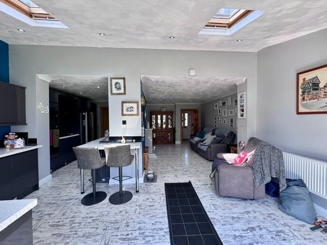 3 Bed Mid Terraced House For Sale - Photograph 4