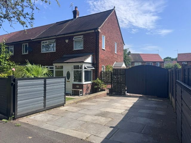 3 Bed End Terraced House For Sale - Photograph 1