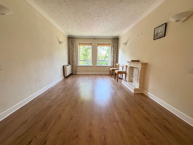 2 Bed Apartment Flat/apartment For Sale - Photograph 17