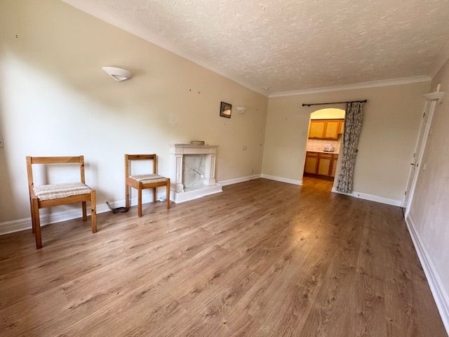 2 Bed Apartment Flat/apartment For Sale - Photograph 18