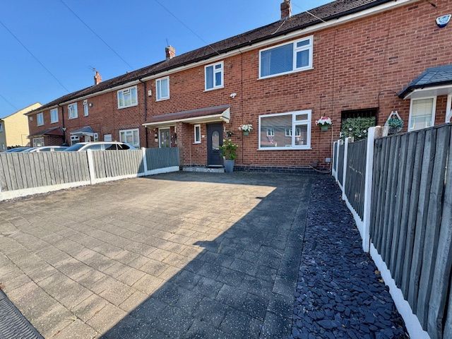 3 Bed Mid Terraced House For Sale - Photograph 33