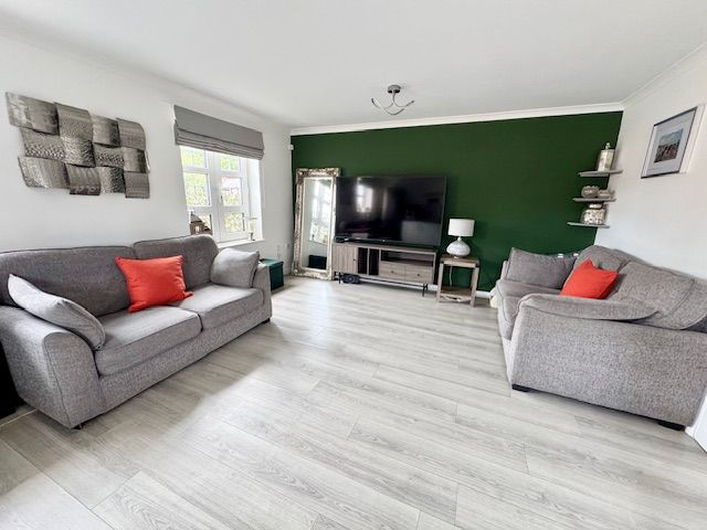 2 Bed Apartment Flat/apartment For Sale - Photograph 9