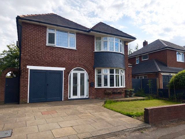 4 Bed Detached House For Sale - Photograph 1