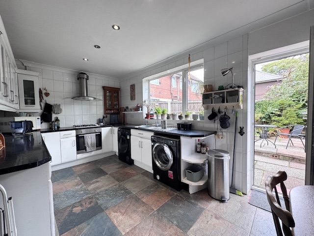 3 Bed Semi-detached House For Sale - Photograph 2