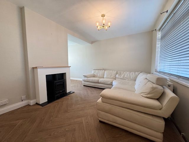 3 Bed Mid Terraced House For Sale - Photograph 10