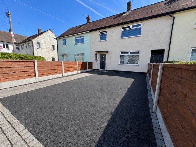 3 Bed Mid Terraced House For Sale - Photograph 20