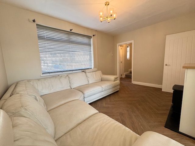 3 Bed Mid Terraced House For Sale - Photograph 8