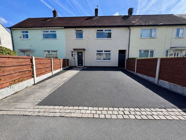 3 Bed Mid Terraced House For Sale - Photograph 19