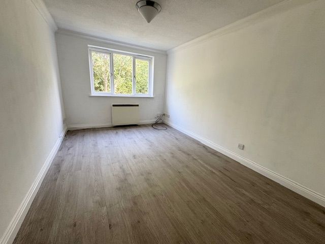 1 Bed Apartment Flat/apartment To Rent - Photograph 1