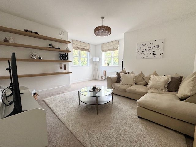 2 Bed Ground Floor Flat/apartment For Sale - Photograph 9