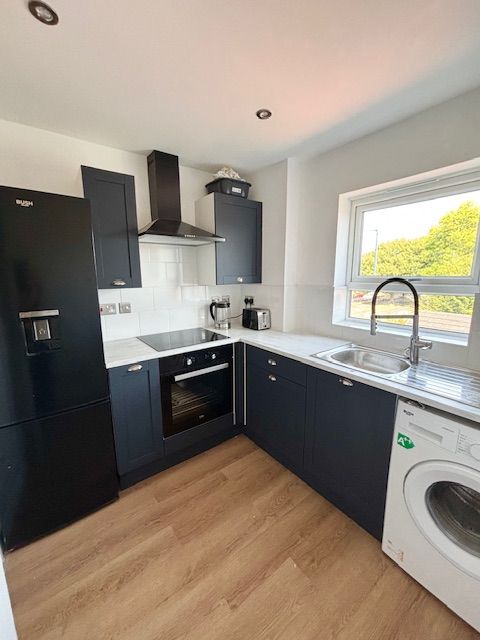 2 Bed Apartment Flat/apartment For Sale - Photograph 8