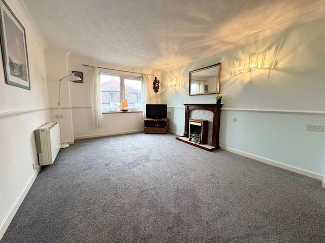 2 Bed Apartment Flat/apartment For Sale - Lounge