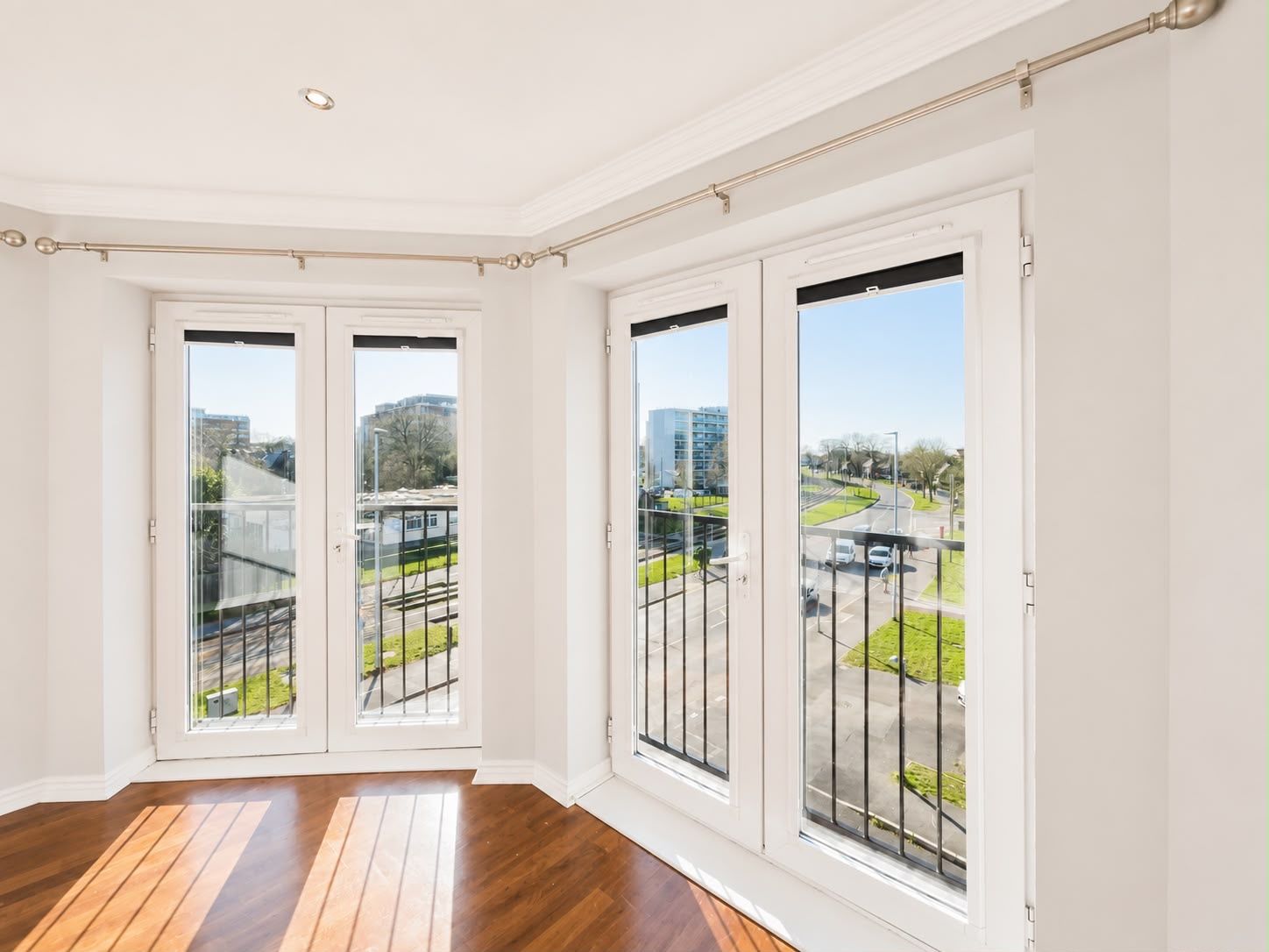 2 Bed Apartment Flat/apartment For Sale - Photograph 3