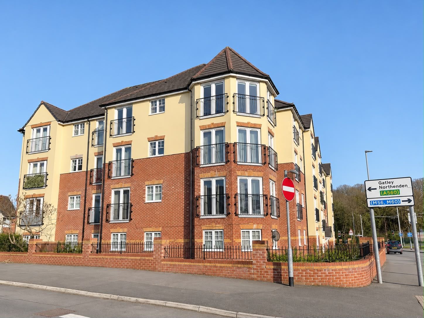 2 Bed Apartment Flat/apartment For Sale - Photograph 1