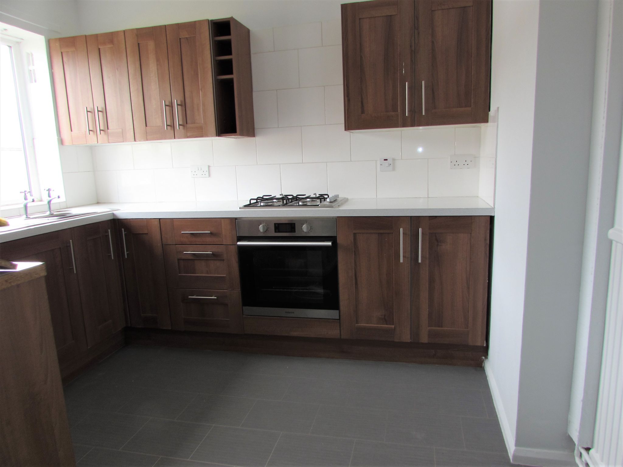 2 Bed Flat Flat/apartment For Sale - Photograph 4