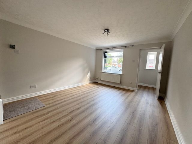 2 Bed Mid Terraced House To Rent - Photograph 4