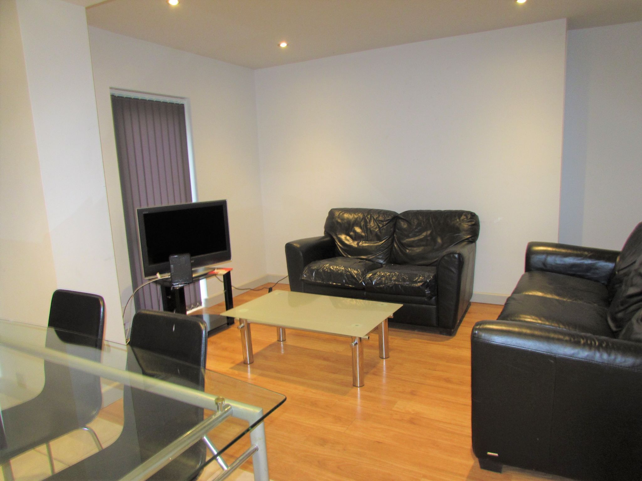 1 Bed Shared House To Rent - Photograph 2