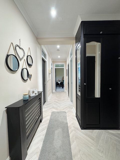 2 Bed Apartment Flat/apartment For Sale - Photograph 4