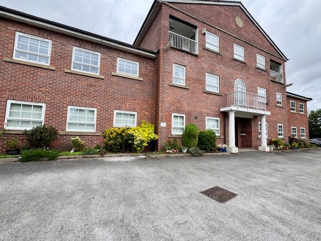 2 Bed Apartment Flat/apartment For Sale - Photograph 1