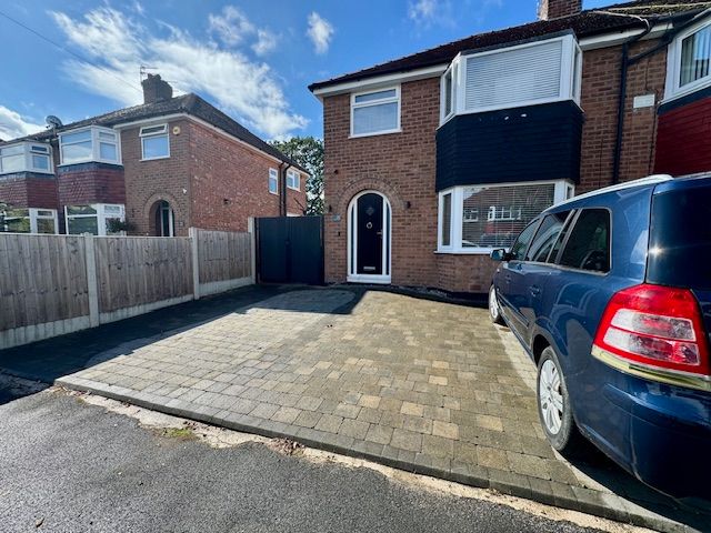 3 Bed Semi-detached House For Sale - Photograph 2