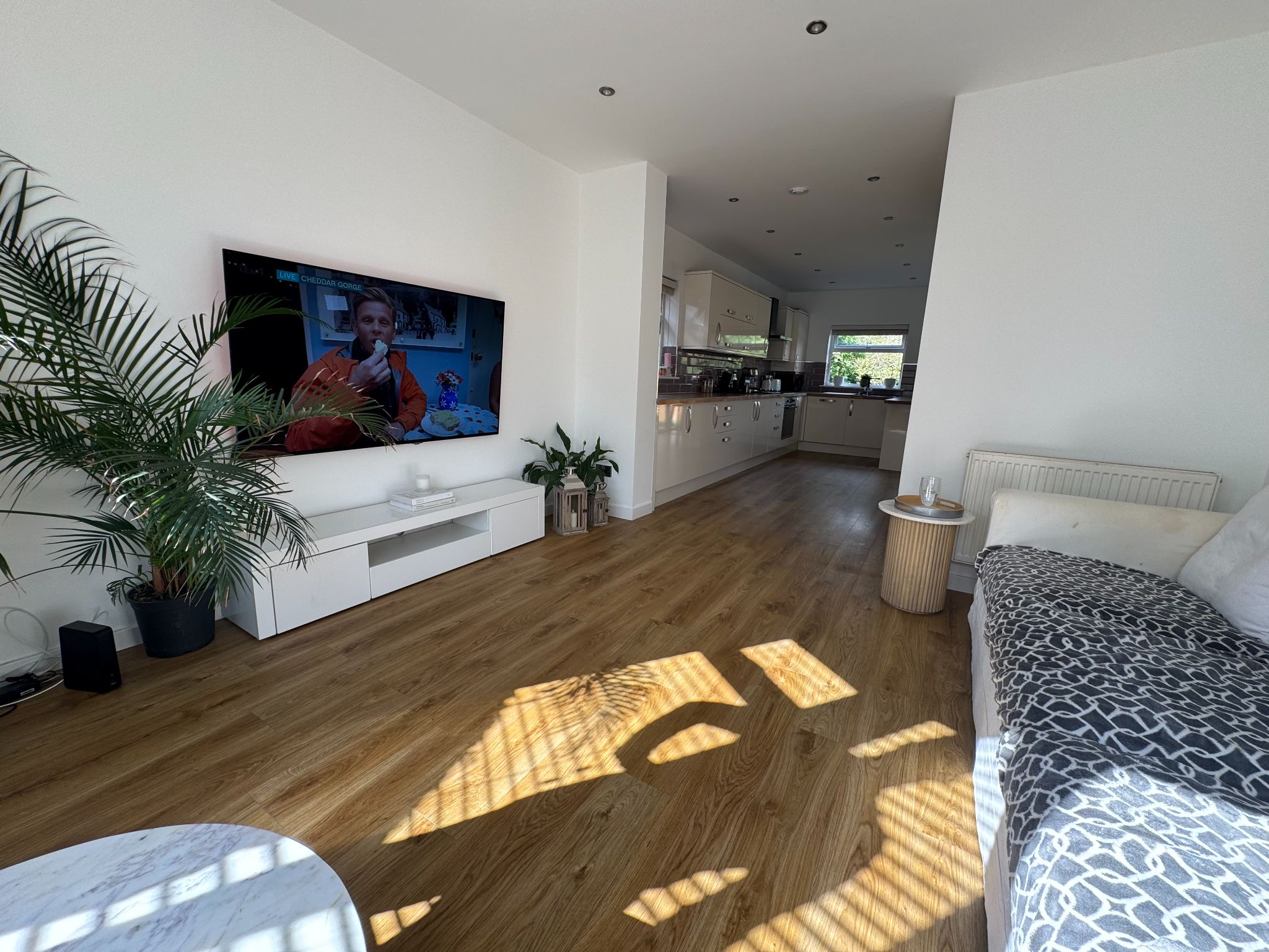 2 Bed Detached House For Sale - Photograph 3