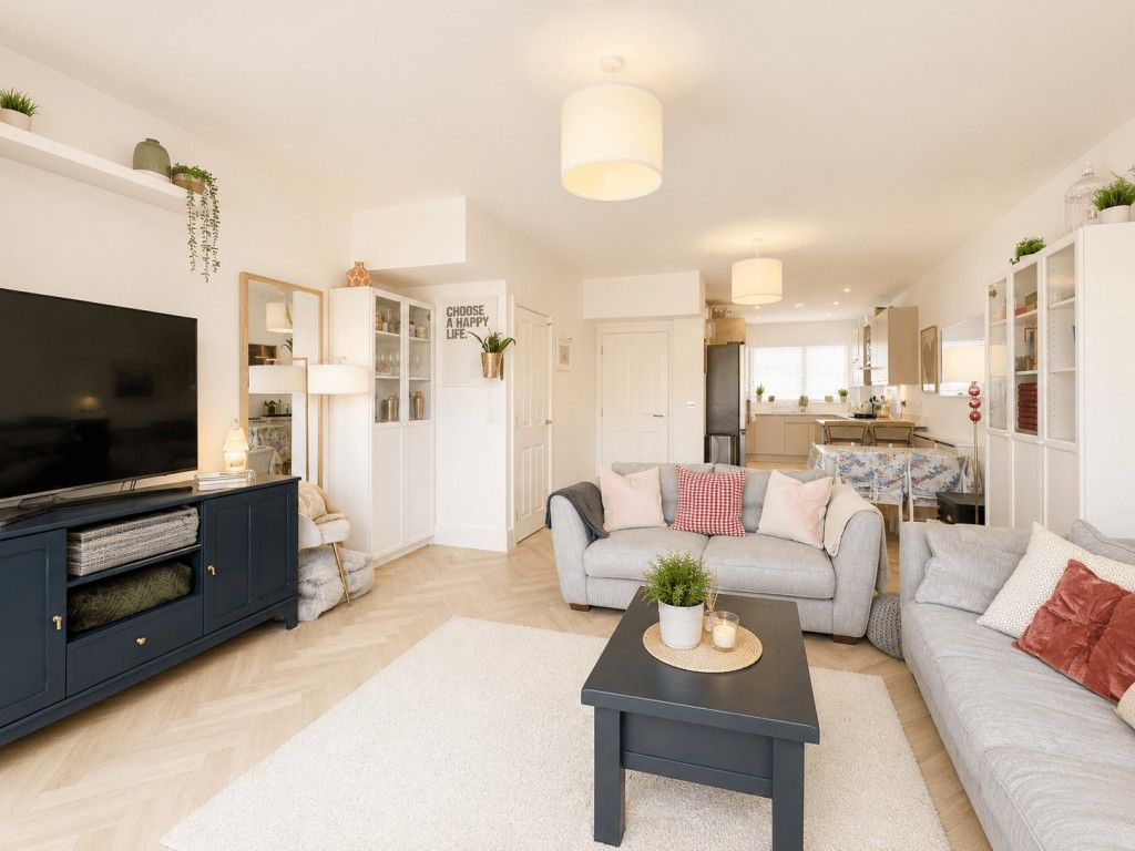 4 Bed Town House For Sale - Photograph 14