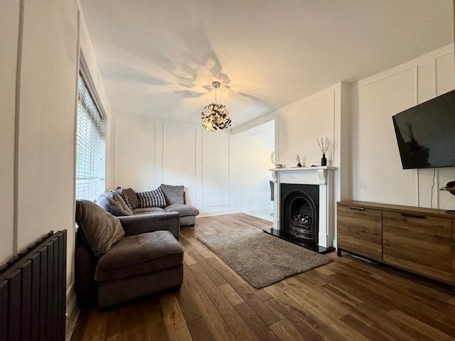 3 Bed Semi-detached House For Sale - Photograph 1