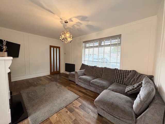 3 Bed Semi-detached House For Sale - Photograph 2