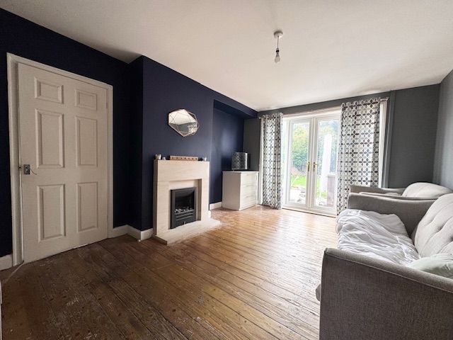 3 Bed End Terraced House For Sale - Photograph 1