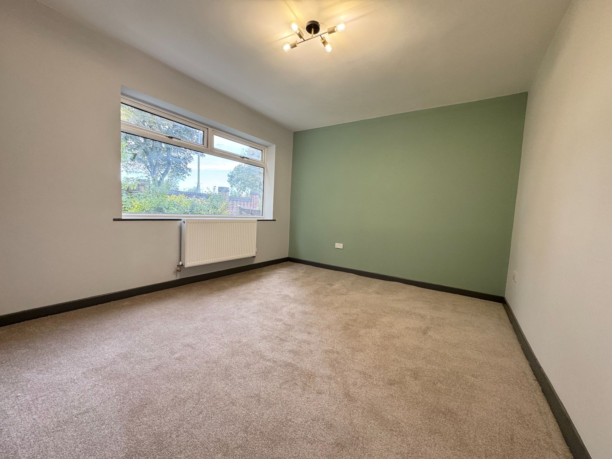 3 Bed Semi-detached House To Rent - Photograph 3