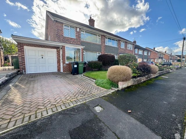 3 Bed Semi-detached House For Sale - Photograph 20