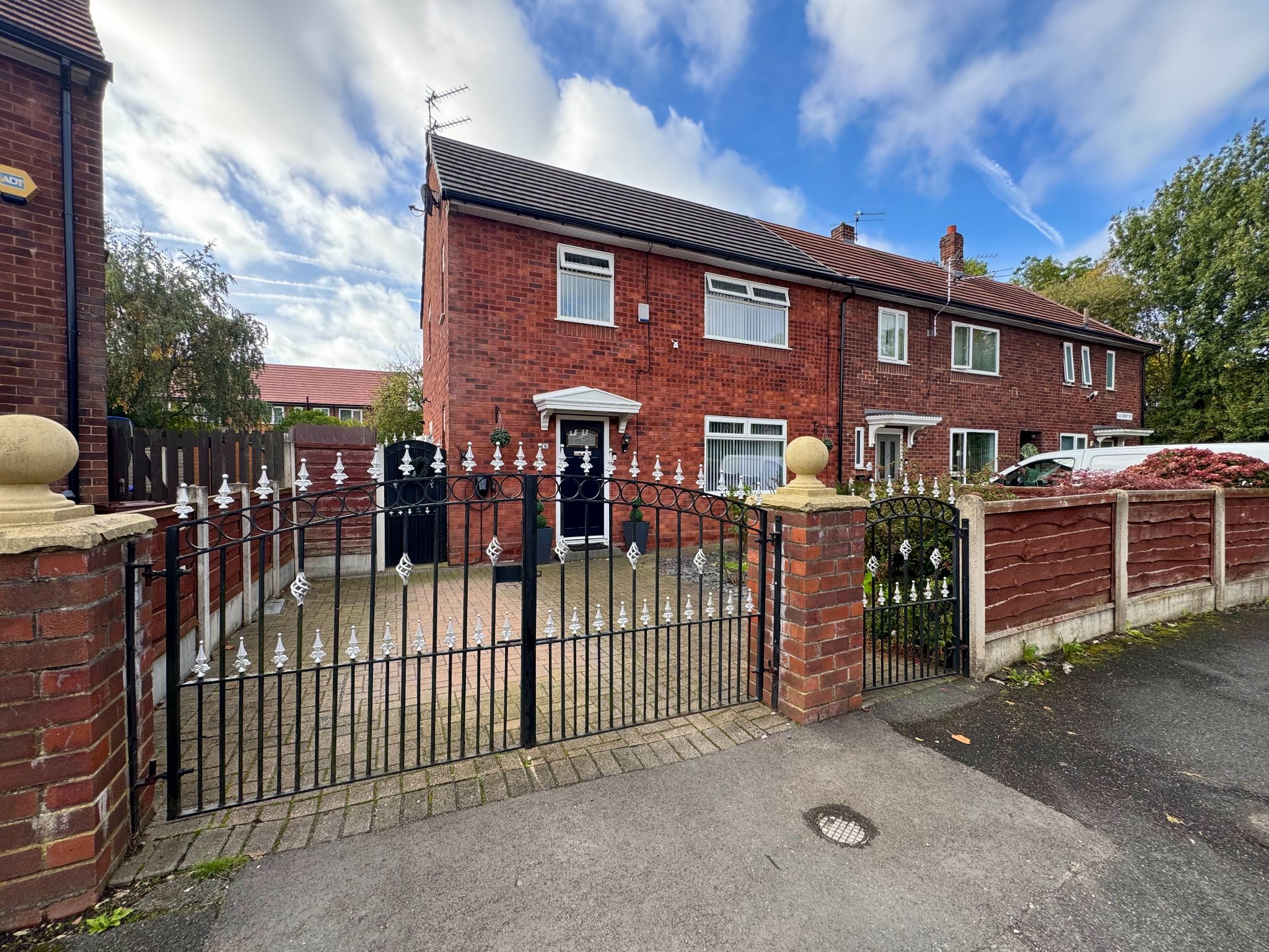 3 Bed End Terraced House For Sale - Photograph 24