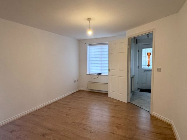 2 Bed Mid Terraced House To Rent - Photograph 5