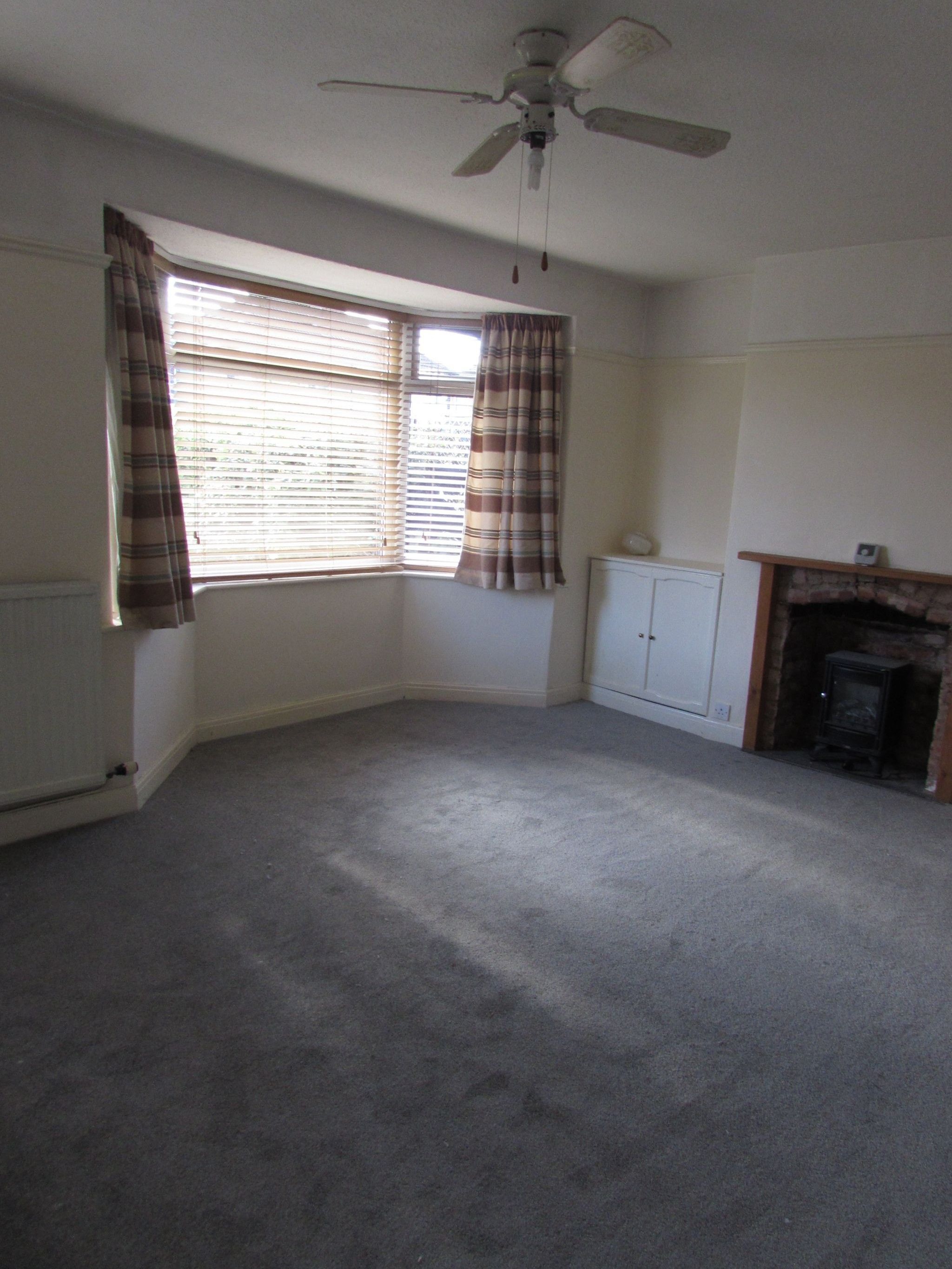3 Bed Semi-detached House For Sale - Photograph 3