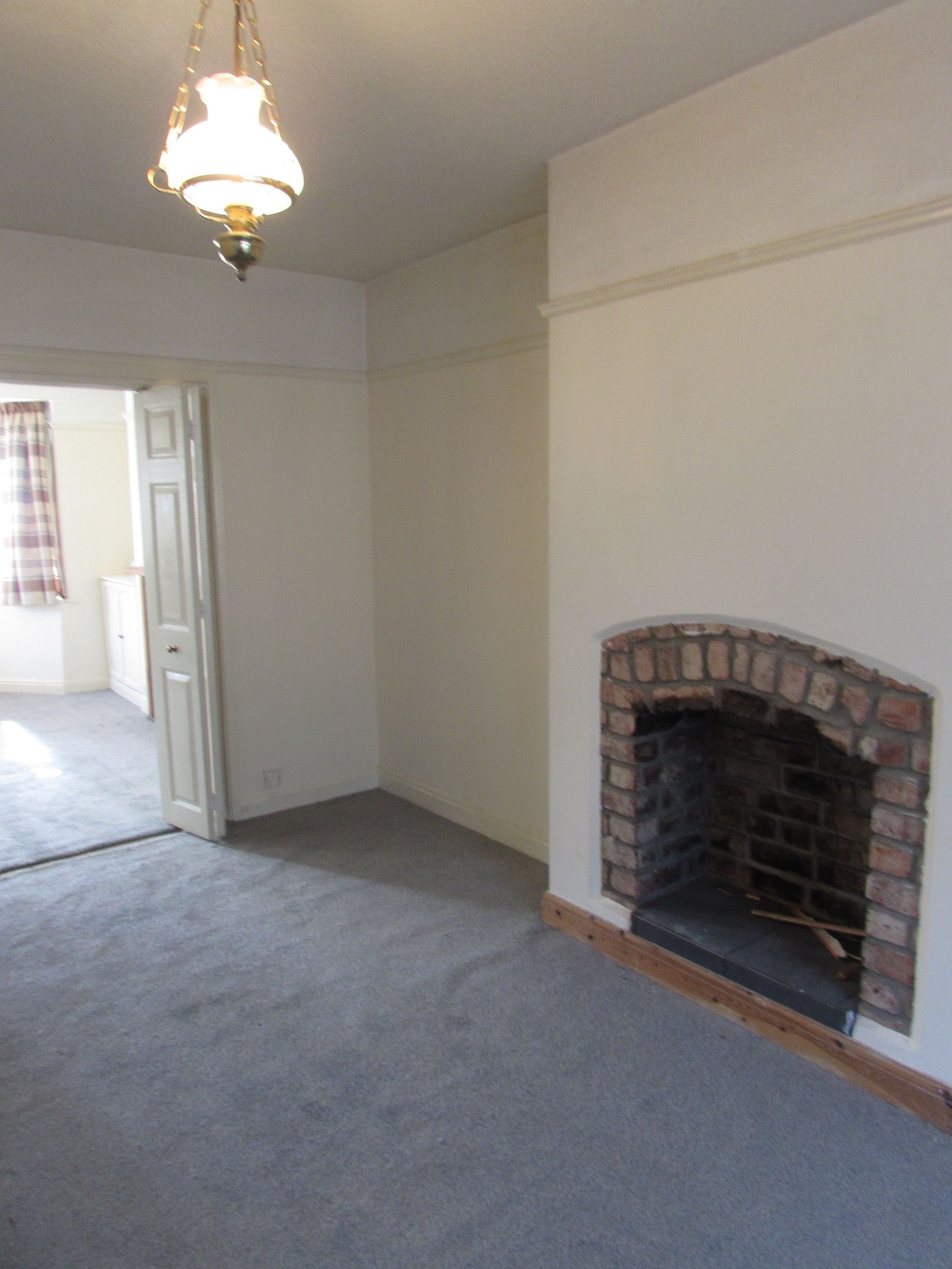 3 Bed Semi-detached House For Sale - Photograph 5