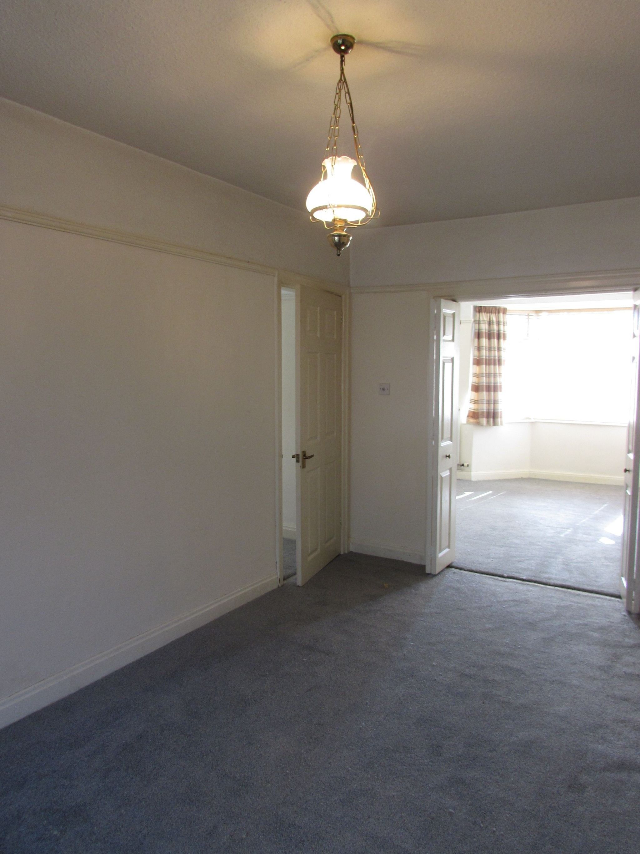 3 Bed Semi-detached House For Sale - Photograph 4