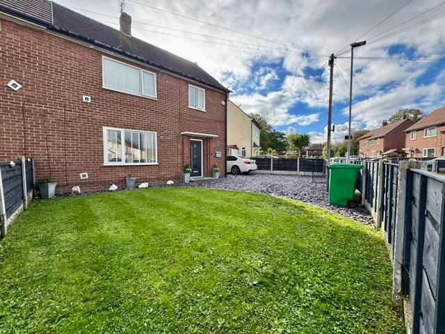 3 Bed Semi-detached House For Sale - Photograph 41