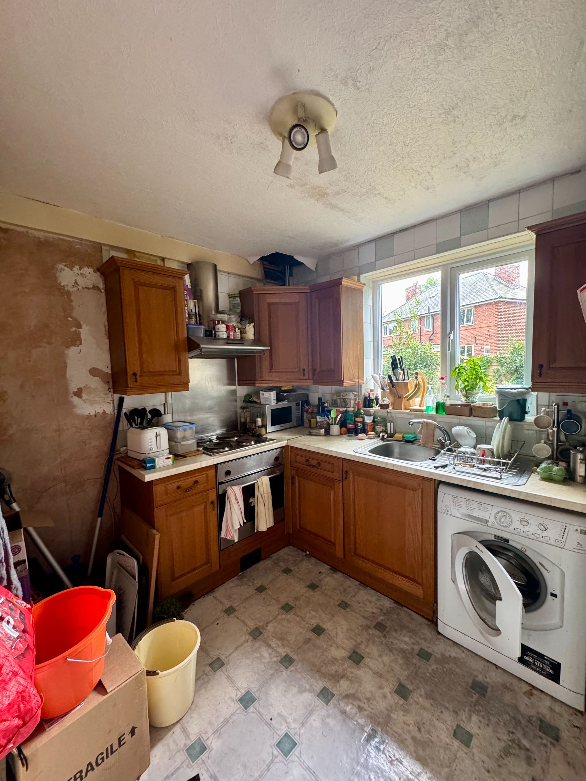 3 Bed End Terraced House For Sale - Photograph 3