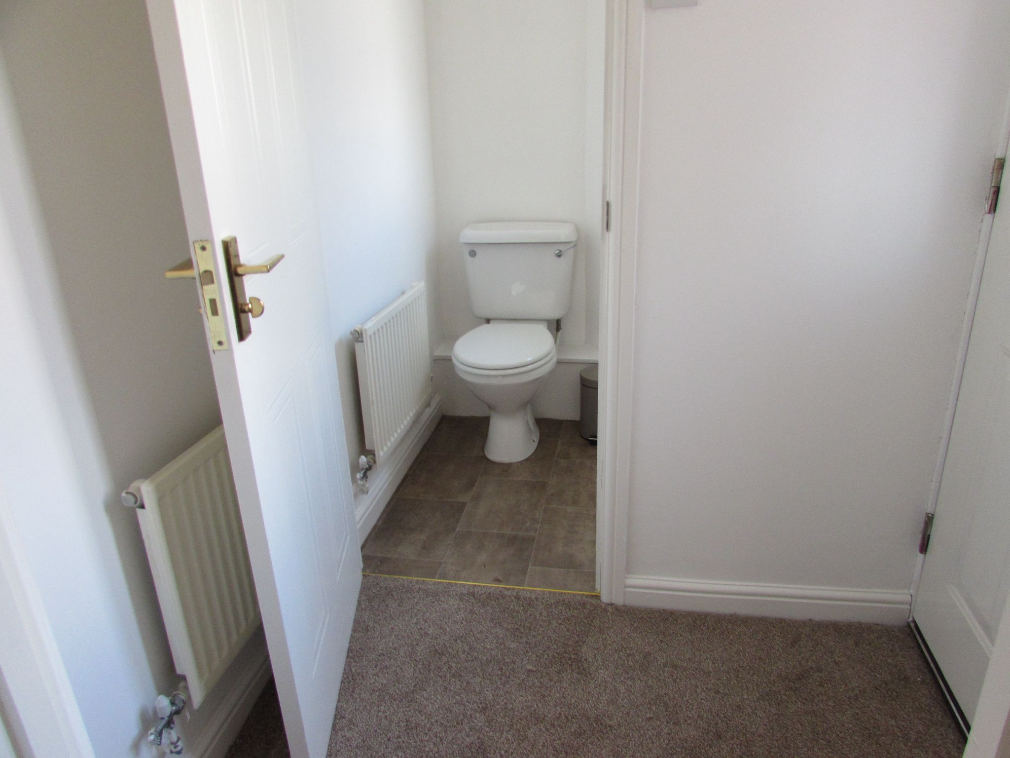 2 Bed Semi-detached House To Rent - Photograph 4