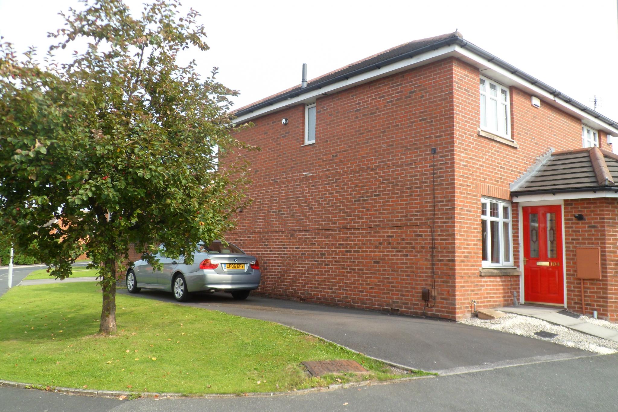 2 Bed Semi-detached House To Rent - Photograph 1
