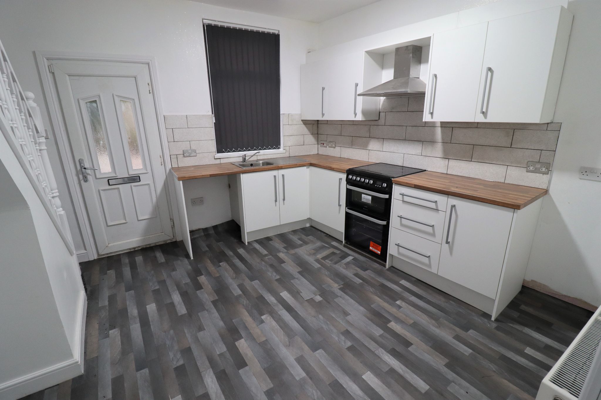 2 Bed Mid Terraced House To Rent - Photograph 4