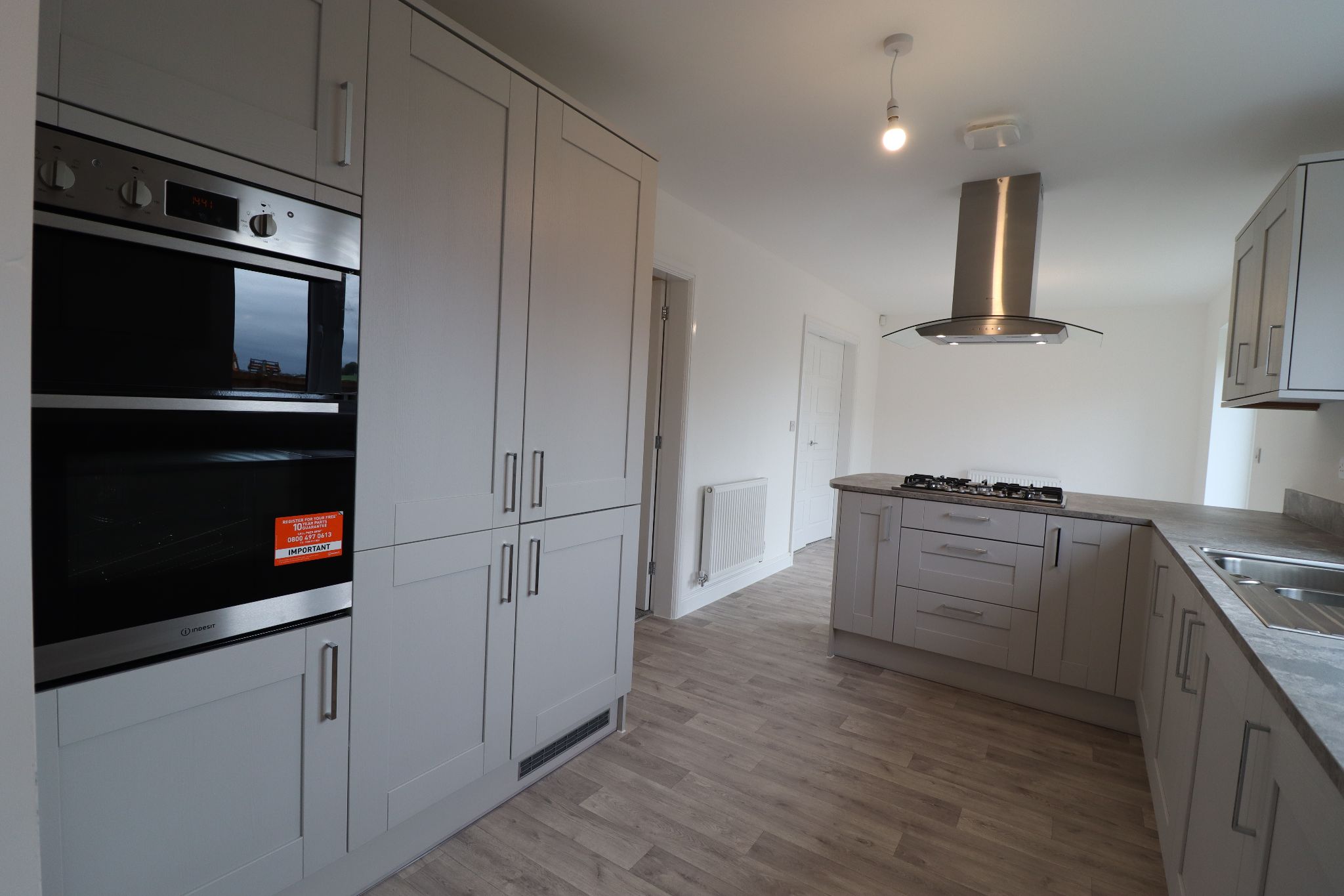 4 Bed Detached House To Rent - Photograph 3