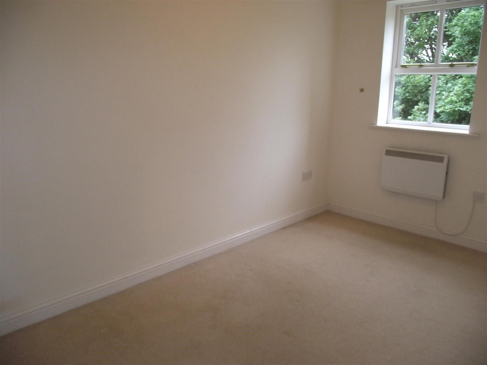 2 Bed Apartment Flat/apartment For Sale - Photograph 2