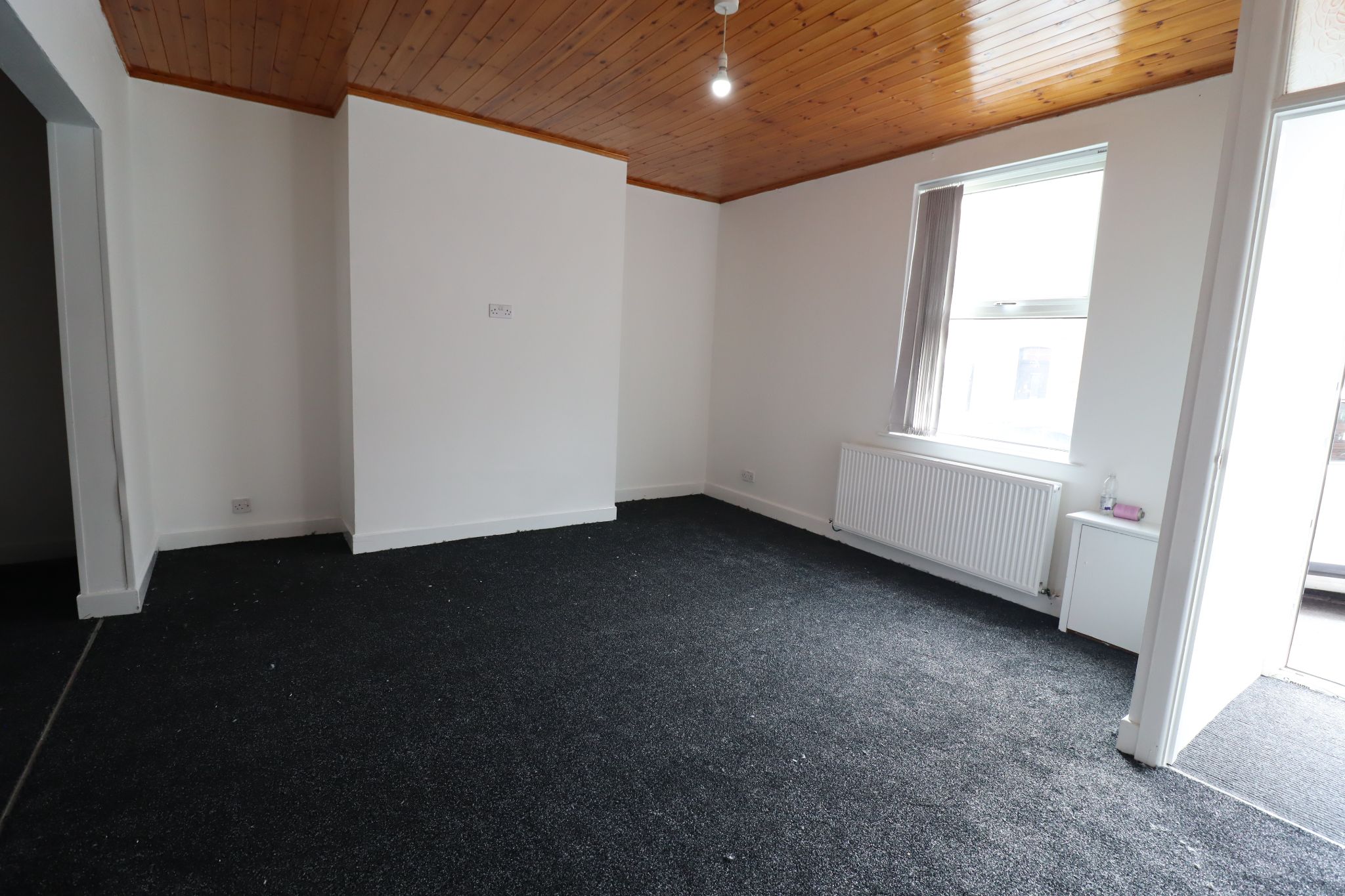 3 Bed End Terraced House To Rent - Photograph 3