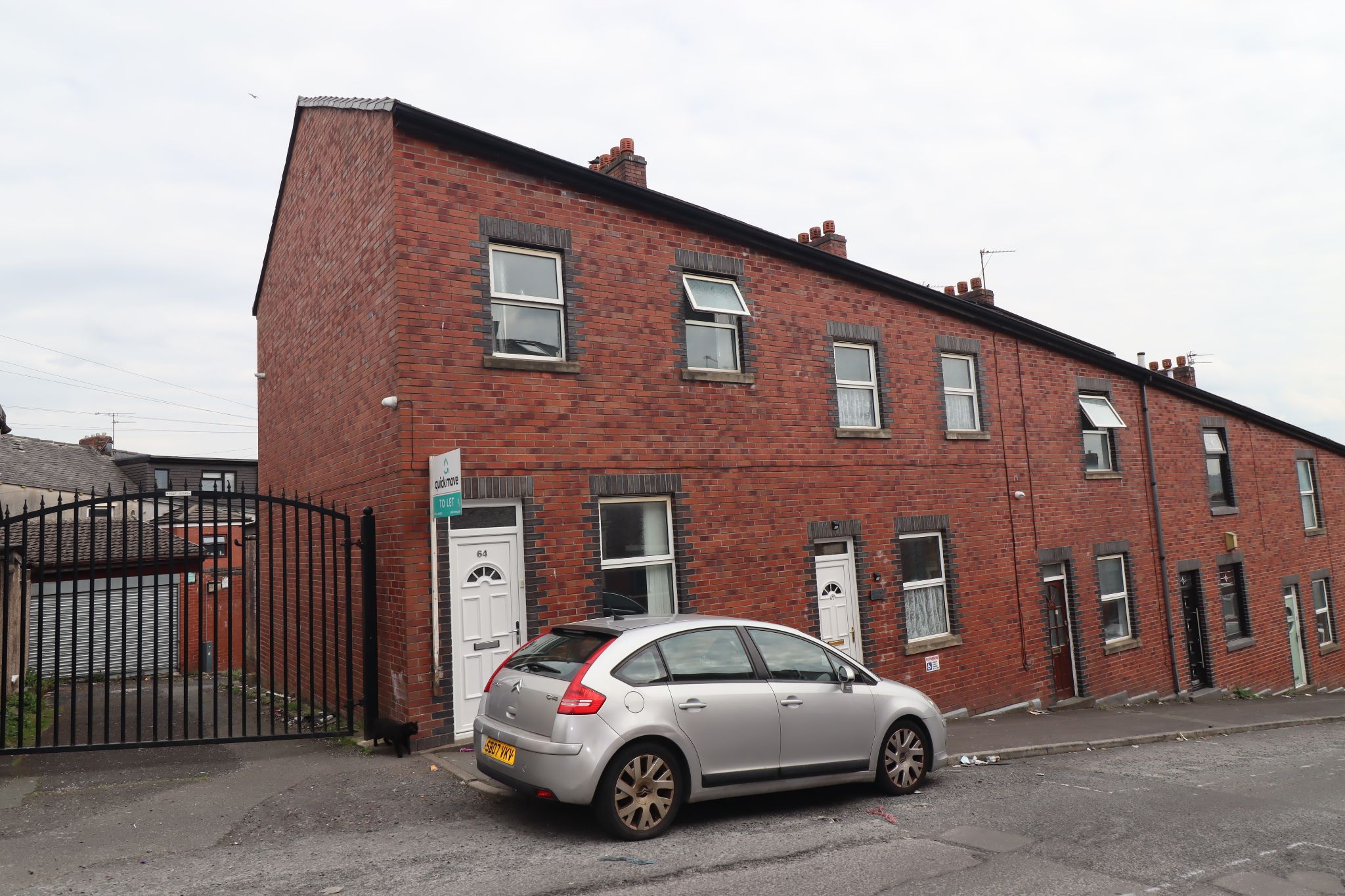 3 Bed End Terraced House To Rent - Photograph 2