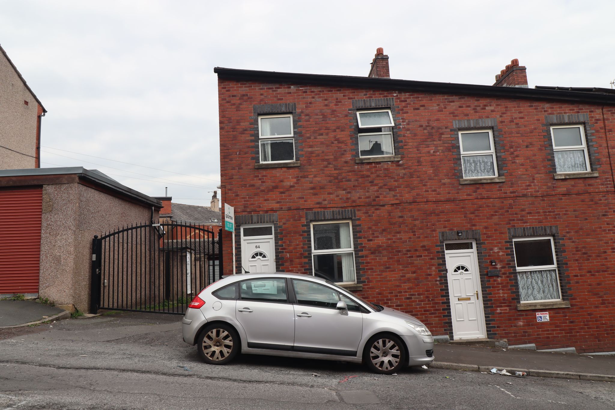 3 Bed End Terraced House To Rent - Photograph 1
