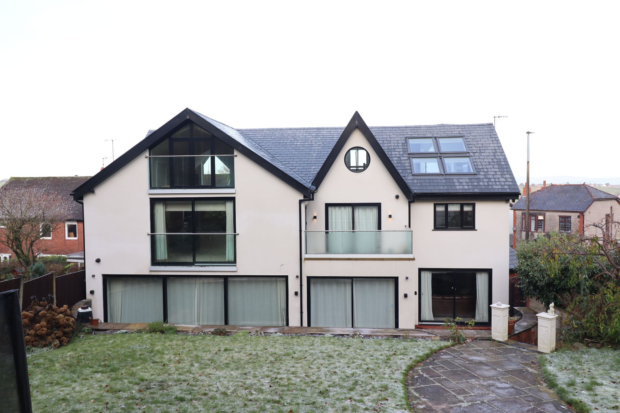4 Bed Detached House For Sale - Photograph 42