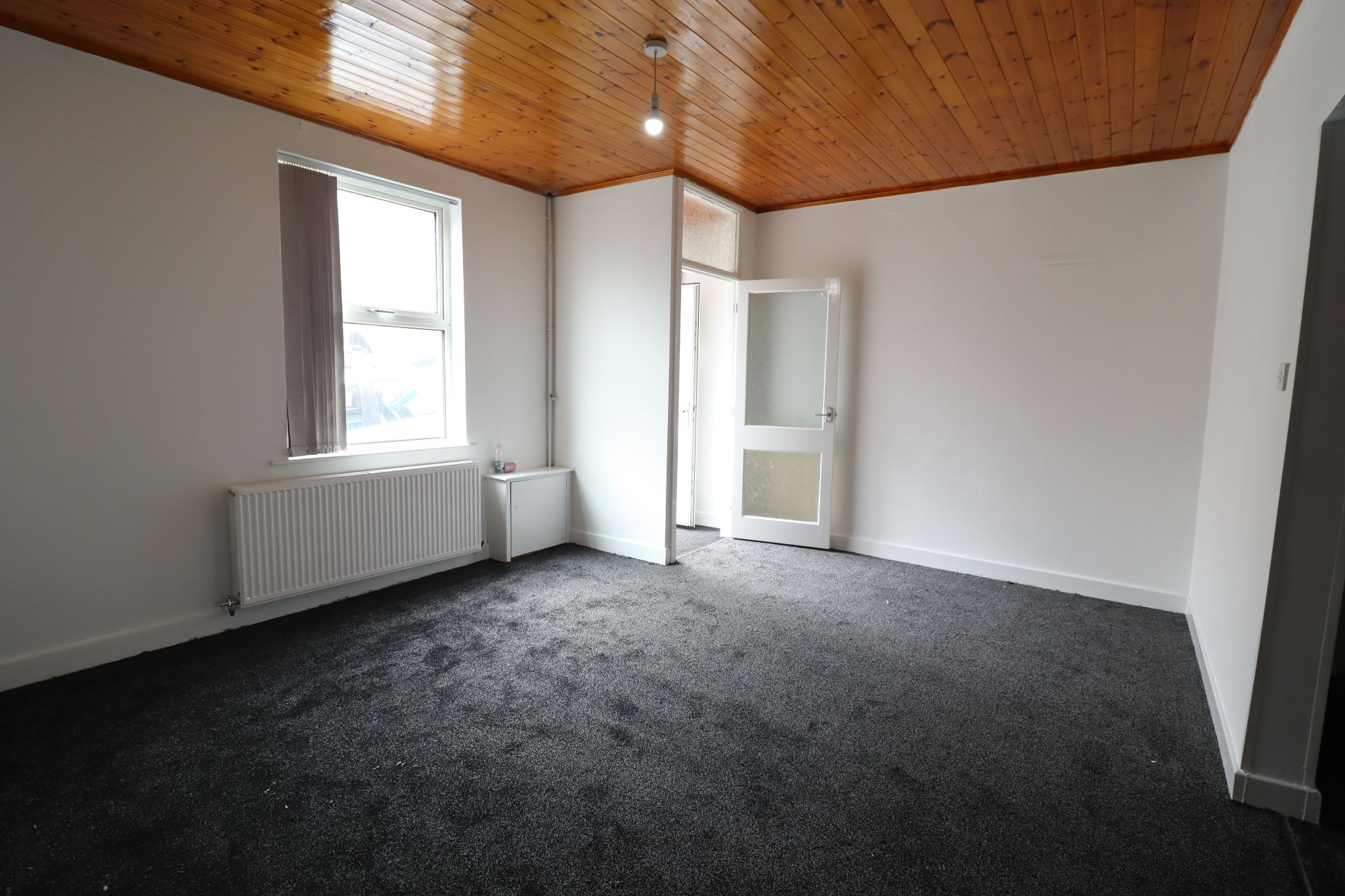 3 Bed End Terraced House To Rent - Photograph 4